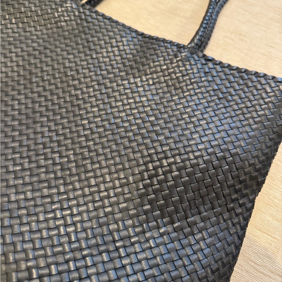 Elegant Black Woven Tote Bag - Picture 3 of 7